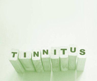TINNITus kelimesi ahşap yapı taşlarından yapılmıştır. Tıp sağlık hizmetleri kavramı.
