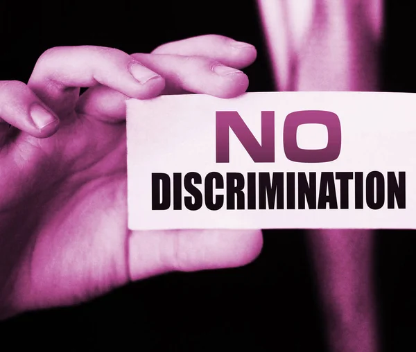 Hay Palabras Discriminación Una Tarjeta Mano Del Hombre Negocios Concepto — Foto de Stock