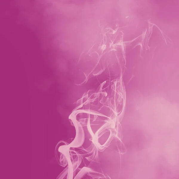 紫色背景下的烟 保健概念 — 图库照片