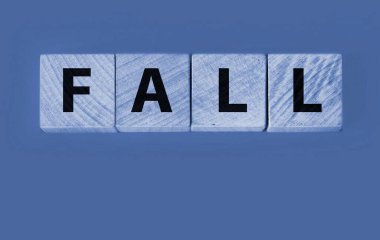 Ahşap bloklar, güz kelimesi, Covid-19 bozulmasının etkileri, küresel ekonomi finansal kriz iş konsepti.