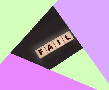 Başarısız Kelime metni siyah arkaplan üzerine tahta küp bloklarıyla yazılmış. İş krizi kavramı.