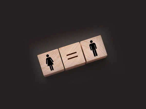 Conceitos Igualdade Género Cubos Madeira Com Símbolo Feminino Masculino Sinal — Fotografia de Stock