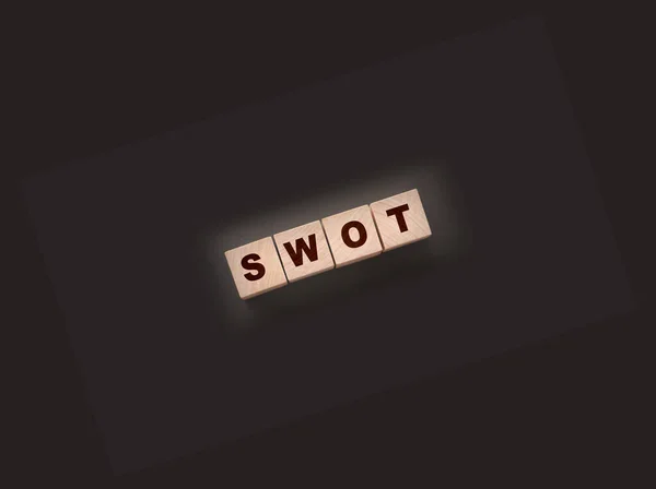 略称は木製のキューブにSwot 事業分析の概念 — ストック写真