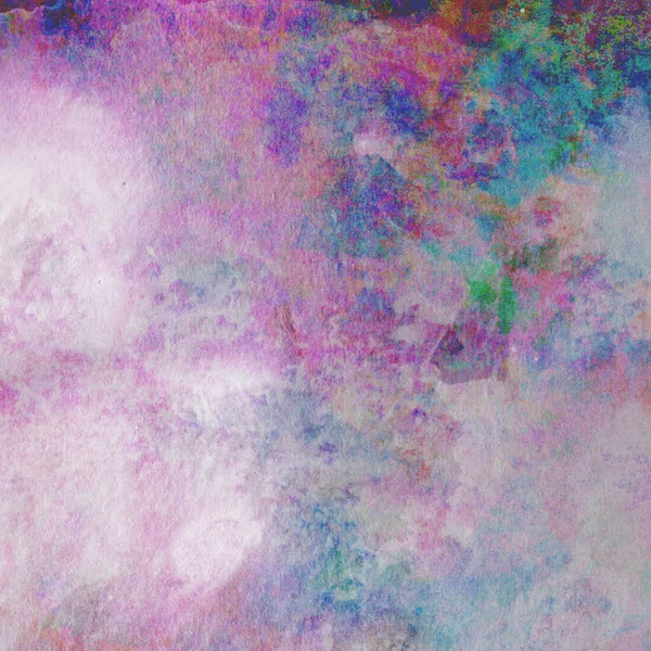 Leylak ve beyaz renklerle soyut suluboya deseni ve pembe, mavi ve yeşil renklerle dokunuşlar.