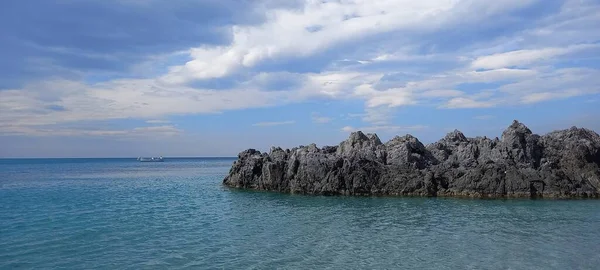 Όμορφη Θέα Μπλε Θάλασσα Φόντο — Φωτογραφία Αρχείου