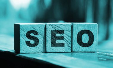 SEO - tahta küplerle ilgili metin, ahşap arkaplan