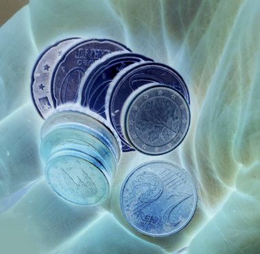 Dünya para biriminin arka planında avro sikkeleri