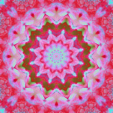 Eski boyanın dokusu ve alçı çatlakları arka planda.