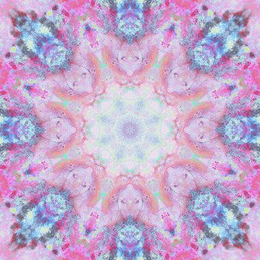 Eski boyanın dokusu ve alçı çatlakları arka planda.