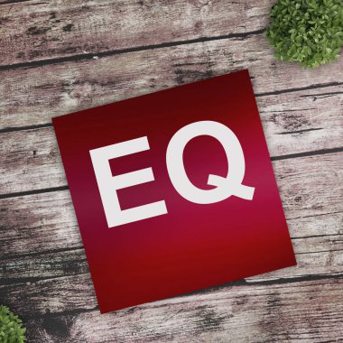 Üzerinde kelime EQ 'su olan bir kağıt parçası. EQ, duygusal zeka miktarını temsil ediyor..