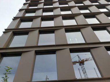 Şehirde yeni bir apartman inşaatı