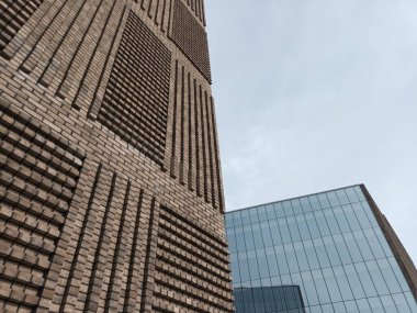 Şehrin modern binası