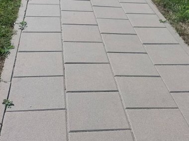 Gri kiremitli taş yol