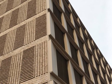 Şehrin modern binası