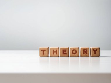 Tahta bir zemin üzerinde beyaz bir zemin üzerinde harf karolarında 