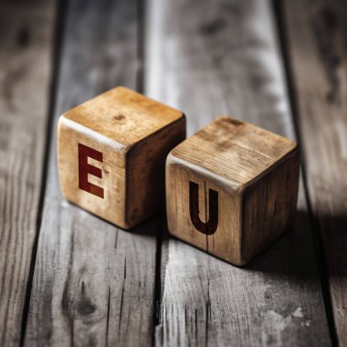 Ahşap arkaplan içeren eu metni