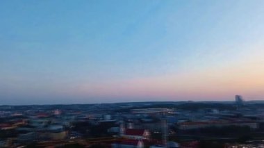 Modern şehir manzarasının havadan görünüşü