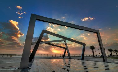 Dammam Al Khobar Corniche Suudi Arabistan 'da güzel gündoğumu görünümü.