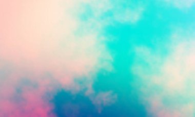 Bulutlar Retro renk tonunu mavi gökyüzü güneşli gün ile