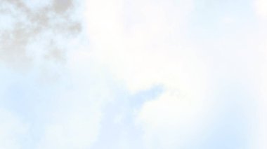 Şeffaf arkaplan üzerindeki gerçekçi beyaz sisi ve bulutları ayır. Özel efektler 3D görüntüleme png