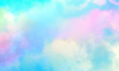 Soyut günbatımı gökyüzünün renkli suluboya arkaplanı pastel gökkuşağı renklerinde kabarık bulutlar pembe mavi turuncu ve mor.