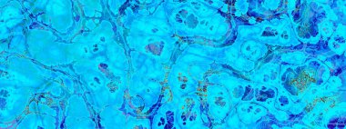 Mavi ve eşsiz dokuların güzel tonlarında akışkan desenleri olan çarpıcı soyut bir arkaplan.