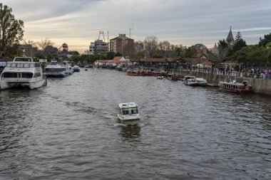 Tigre, Buenos Aires Eyaleti, Arjantin - 23 Temmuz 2023: Paseo Victorica manzarası