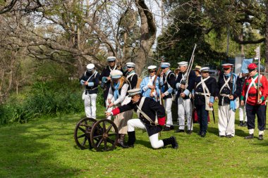 San Isidro, Buenos Aires Eyaleti, Arjantin - 21 Eylül 2024: Aktörler 1828 ve 1931 yılları arasında Arjantinli iç savaşı temsil ettiler.