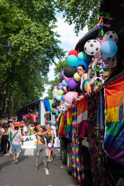 Buenos Aires, Arjantin - 02 Kasım 2024: LGBT halkı Milei hükümetini Buenos Aires 'te düzenlenen 13.