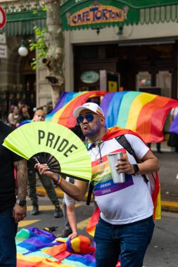 Buenos Aires, Arjantin - 02 Kasım 2024: LGBT halkı Milei hükümetini Buenos Aires 'te düzenlenen 13.