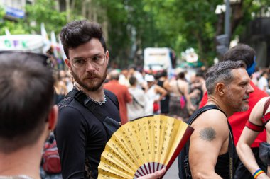 Buenos Aires, Arjantin - 02 Kasım 2024: LGBT halkı Milei hükümetini Buenos Aires 'te düzenlenen 13.