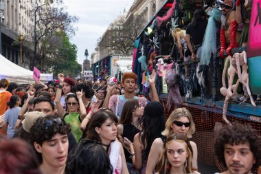 Buenos Aires, Arjantin - 02 Kasım 2024: LGBT halkı Milei hükümetini Buenos Aires 'te düzenlenen 13.