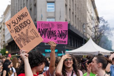 Buenos Aires, Arjantin - 02 Kasım 2024: LGBT halkı Milei hükümetini Buenos Aires 'te düzenlenen 13.