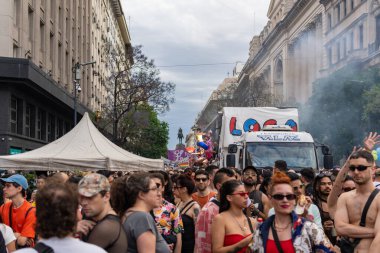 Buenos Aires, Arjantin - 02 Kasım 2024: LGBT halkı Milei hükümetini Buenos Aires 'te düzenlenen 13.
