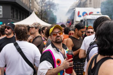 Buenos Aires, Arjantin - 02 Kasım 2024: LGBT halkı Milei hükümetini Buenos Aires 'te düzenlenen 13.