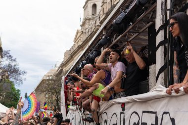 Buenos Aires, Arjantin - 02 Kasım 2024: LGBT halkı Milei hükümetini Buenos Aires 'te düzenlenen 13.