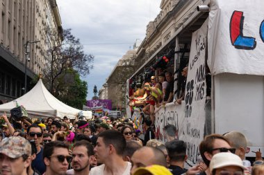 Buenos Aires, Arjantin - 02 Kasım 2024: LGBT halkı Milei hükümetini Buenos Aires 'te düzenlenen 13.