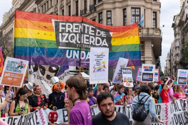 Buenos Aires, Arjantin - 02 Kasım 2024: LGBT halkı Milei hükümetini Buenos Aires 'te düzenlenen 13.