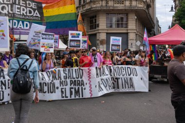 Buenos Aires, Arjantin - 02 Kasım 2024: LGBT halkı Milei hükümetini Buenos Aires 'te düzenlenen 13.