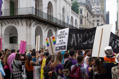 Buenos Aires, Arjantin - 02 Kasım 2024: LGBT halkı Milei hükümetini Buenos Aires 'te düzenlenen 13.
