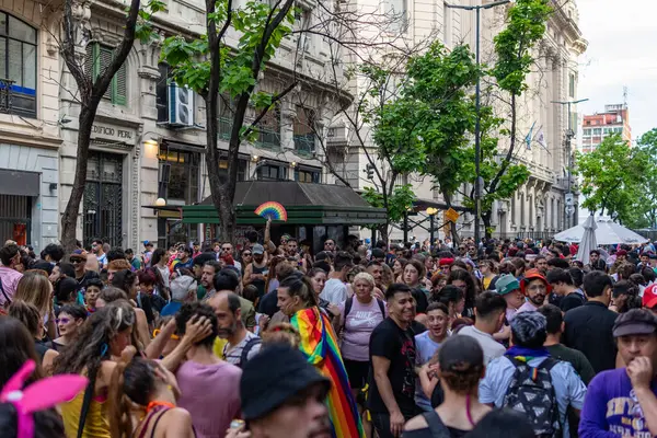 Buenos Aires, Arjantin - 02 Kasım 2024: LGBT halkı Milei hükümetini Buenos Aires 'te düzenlenen 13.