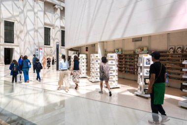 Londra, Birleşik Krallık - 14 Mayıs 2025: British Museum 's Great Court' ta