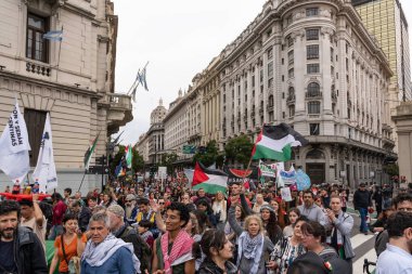 Buenos Aires, Arjantin - 30 Ağustos 2025: Milei hükümetinin Filistin 'e destek yürüyüşüne karşı sol parti eylemcileri