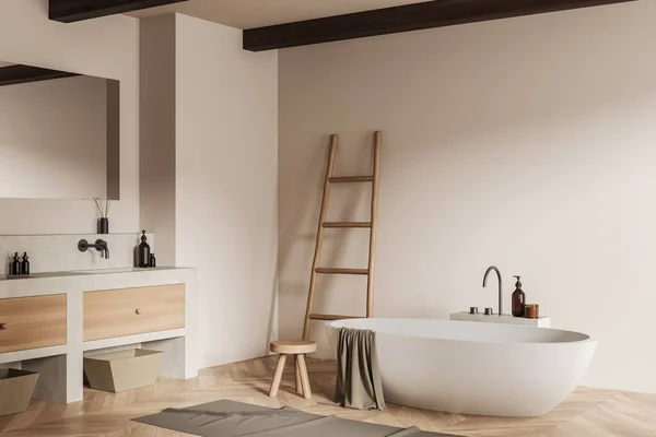Beige Badezimmereinrichtung Mit Badewanne Waschbecken Und Accessoires Badeecke Mit Zubehör — Stockfoto