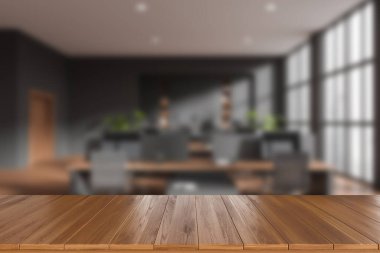 Ön planda ahşap masa, koltuklar ve bilgisayar ile bulanık iç mekan, panoramik pencereli açık uzay dairesi. Ürün gösterimi için bir model. 3B görüntüleme