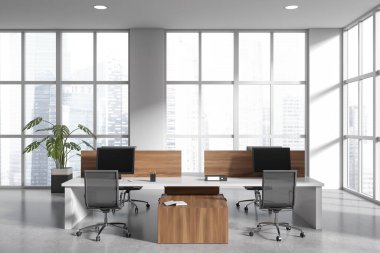 Koltukları ve bilgisayarı olan bir iş yeri masasında, gri beton zemine yerleştirilmiş. Singapur şehir manzarasında panoramik pencereyle birlikte çalışan bir çatı katı. 3B görüntüleme