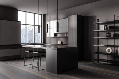 Bar adası, koltuklar ve yan manzaralı karanlık bir mutfak. Süslemeli raflar ve yemek pişirme alanında minimalist tasarım. Gökdelenlerin panoramik penceresi. 3B görüntüleme