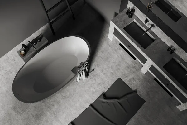 Pohled Shora Tmavý Interiér Koupelny Dvojitým Umyvadlem Vanou Příslušenstvím Minimalistický — Stock fotografie