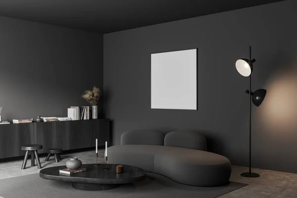 ソファ コーヒーテーブル 装飾が施された黒い木製のドレッサー 灰色のコンクリートの床にサイドビューカーペット付きの暗いリビングルームのインテリア キャンバスの正方形のポスターをモックアップします 3Dレンダリング — ストック写真