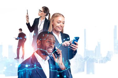 Akıllı telefon, video görüşmesi ve sosyal medya kullanan çok uluslu iş adamları. Forx diyagramları, şamdanlar, gökdelenler iki kez gösteriliyor. Takım çalışması kavramı